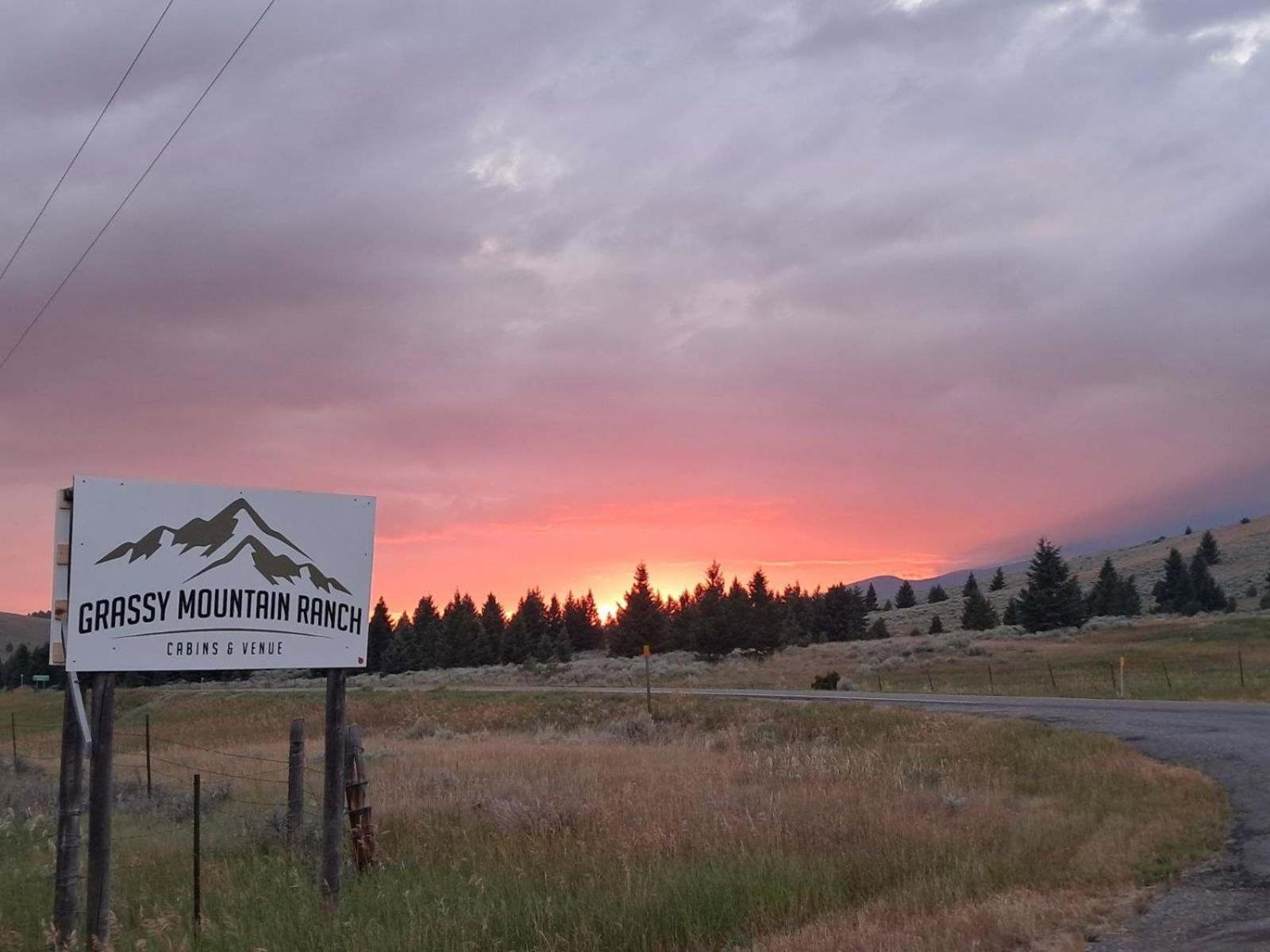Grassy Mountain Ranch Hotel White Sulphur Springs Exterior photo